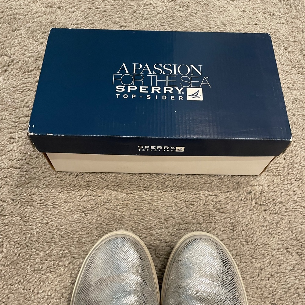 ✨ sperry flats! - Picture 2 of 8